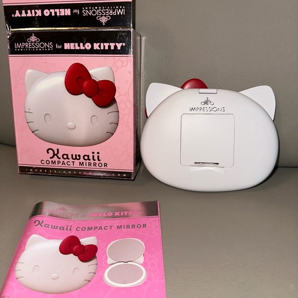 Impressions x Sanrio Hello Kitty Compact LED Mirror - Picture 3 of 8